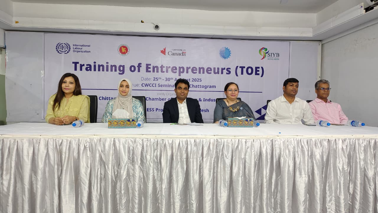 “ব্যবসায়িক নেটওয়ার্ক যত বাড়বে, ব্যবসা তত সম্প্রসারিত হবে।” ডা. মুনাল মাহবুব, সিনিয়র ভাইস প্রেসিডেন্ট, CWCCI  এবং  চেয়ারপার্সন, ProGRESS Project, ILO Bangladesh ও  CWCCI ব্যবস্থাপনা কমিটি।